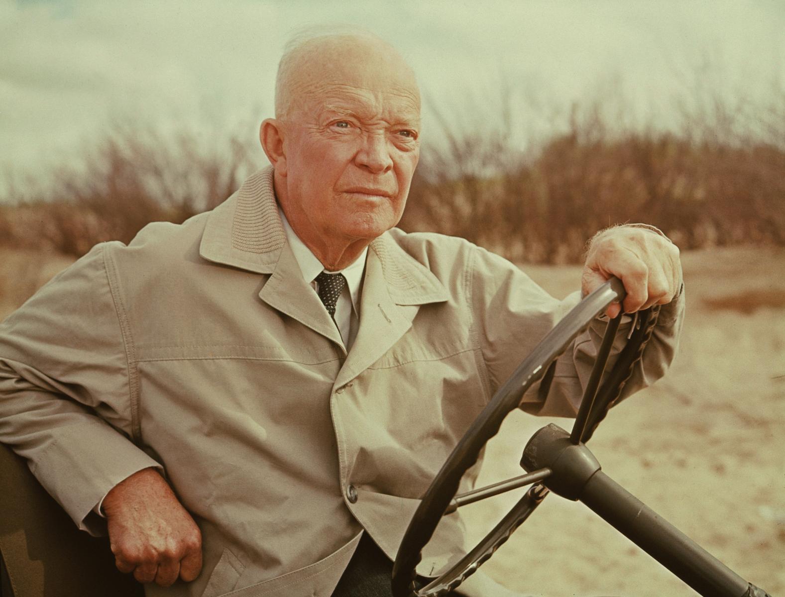 Tổng tư lệnh của quân Đồng minh Châu Âu trong thế chiến thứ 2 Dwight Eisenhower. Ảnh dẫn theo history.com